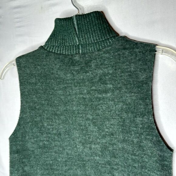 Zara Soft Green Turtleneck Sleeveless Sweater. Size Small. - Picture 7 of 7
